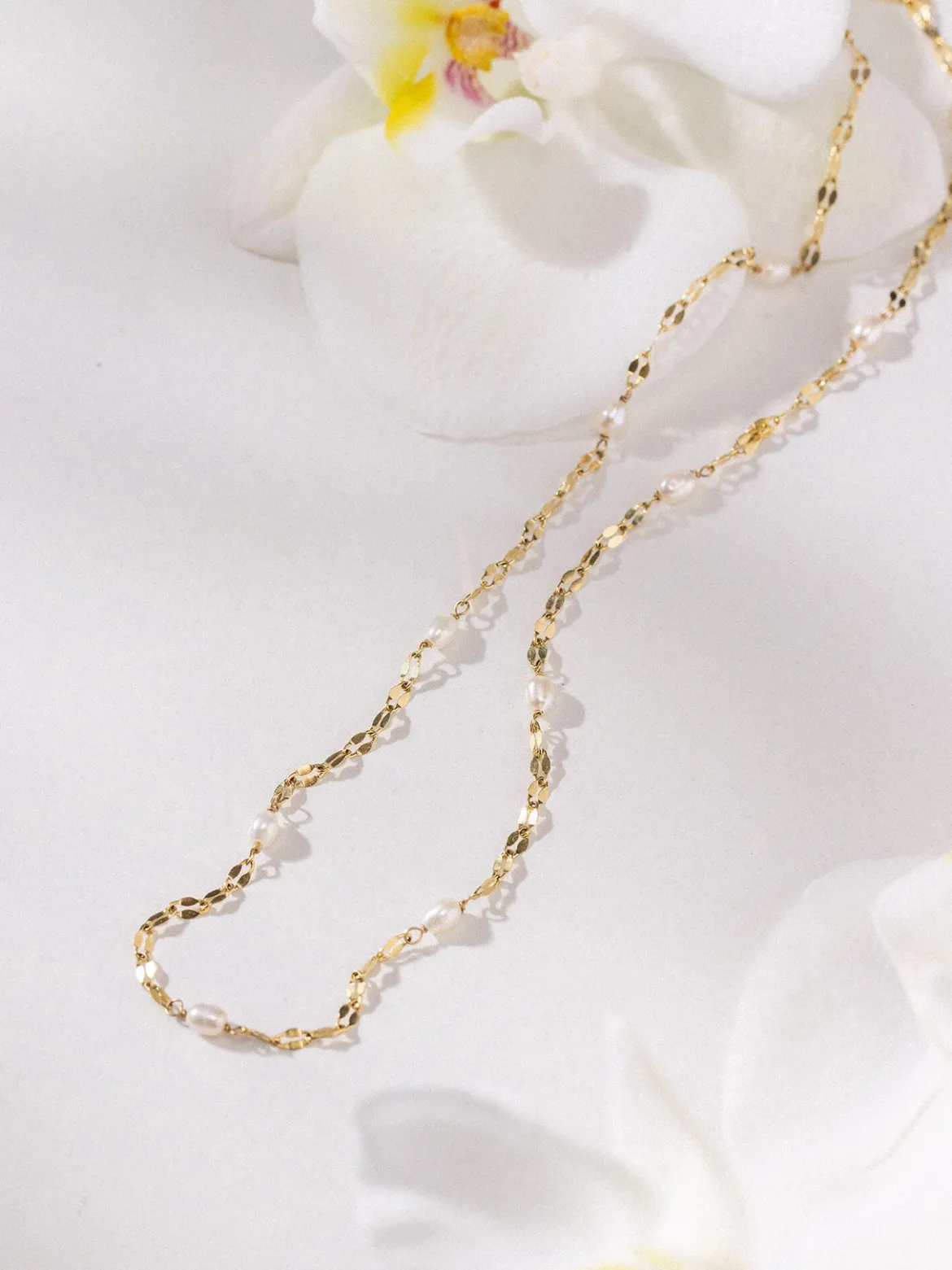 Delicate Pearl Kette