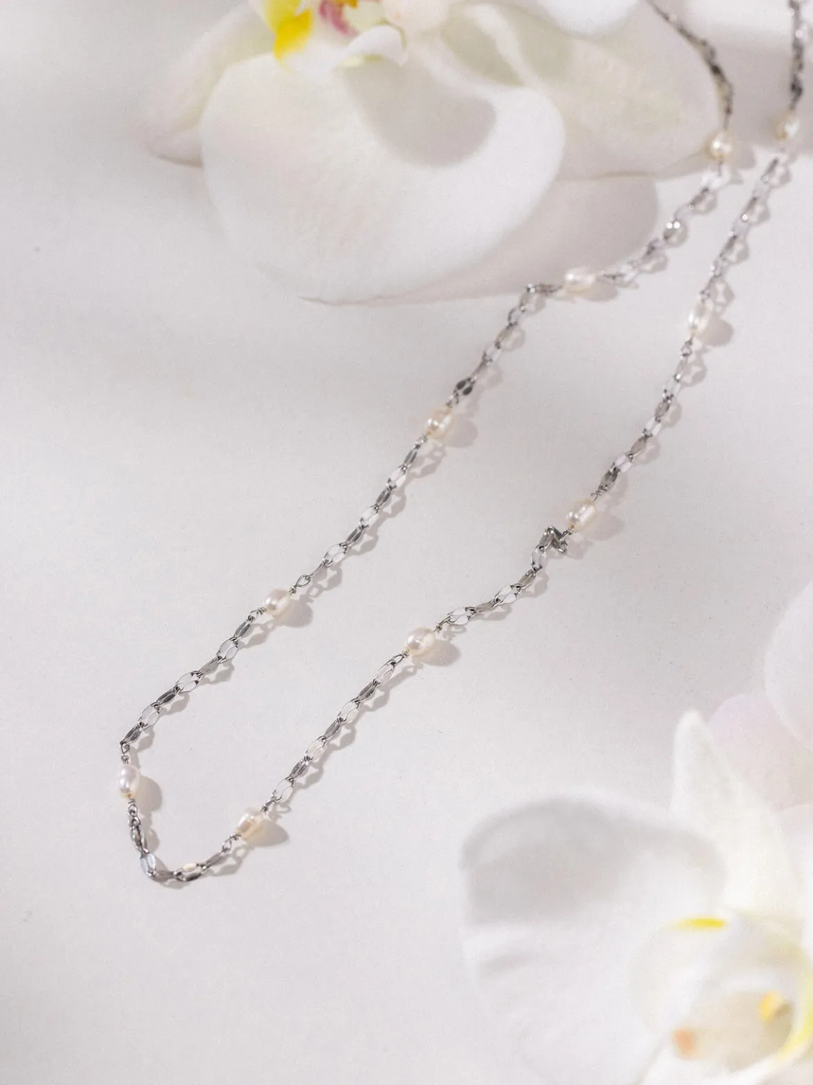 Delicate Pearl Kette