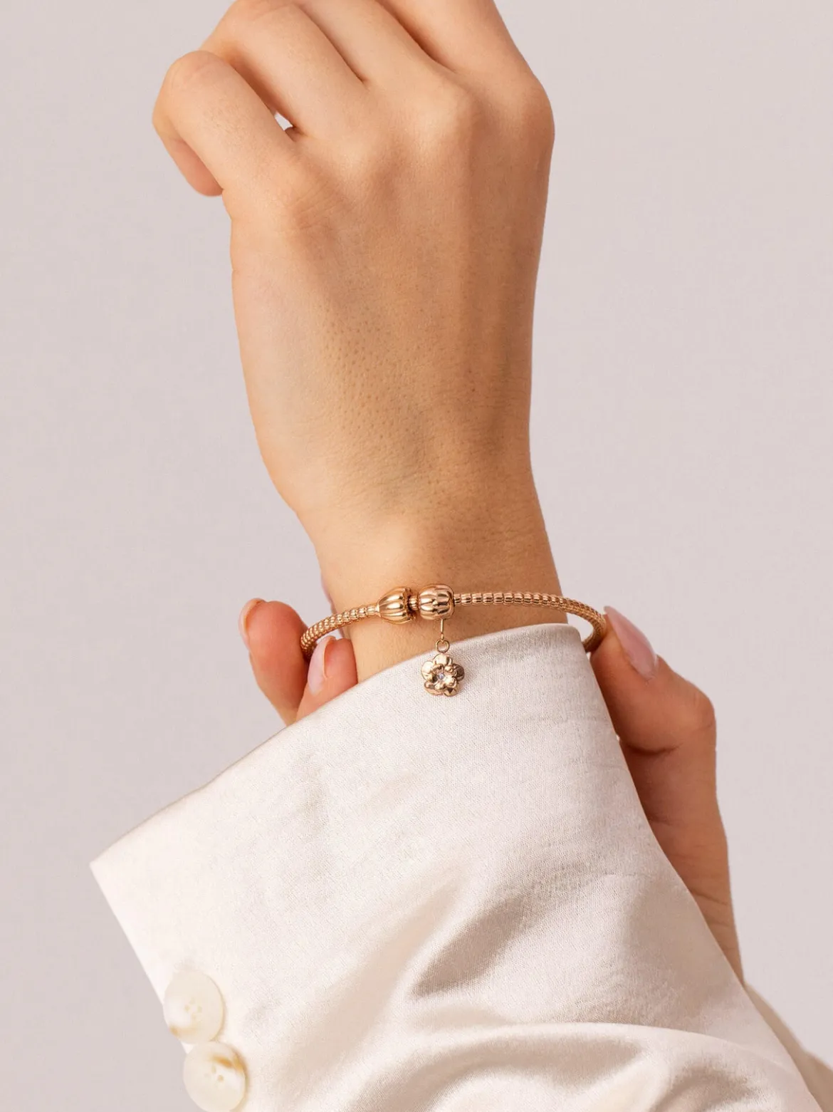 LEI Delicate Flower Charm