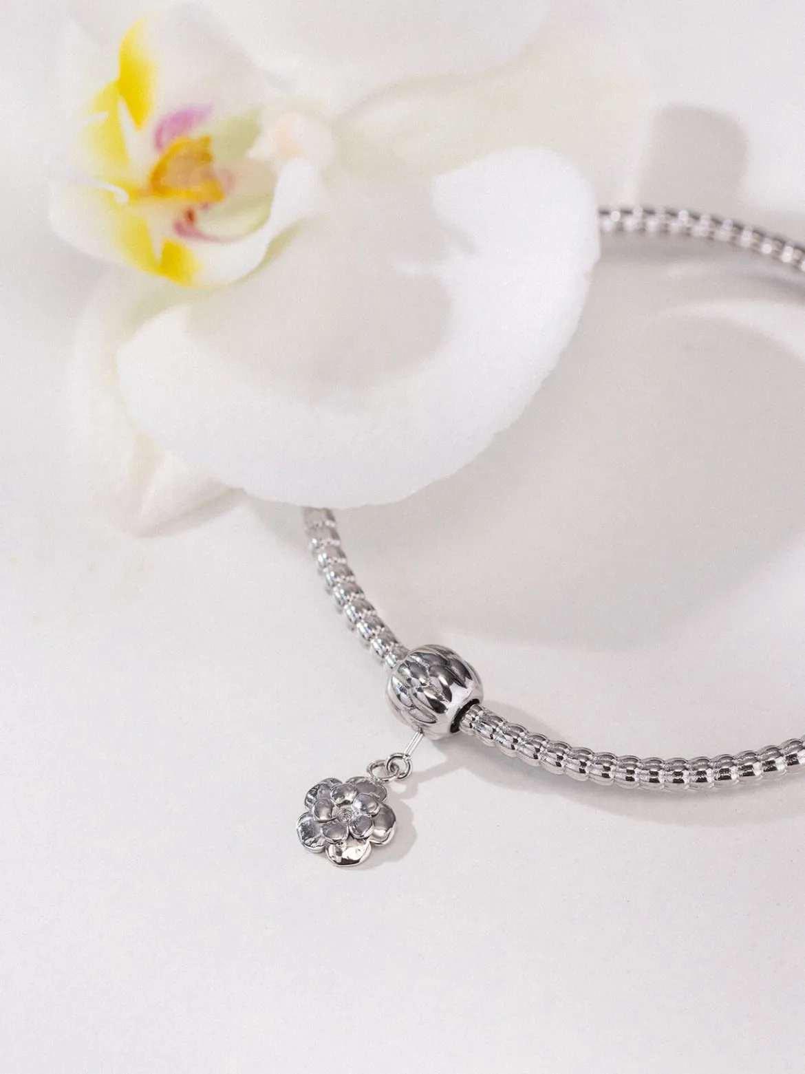 LEI Delicate Flower Charm