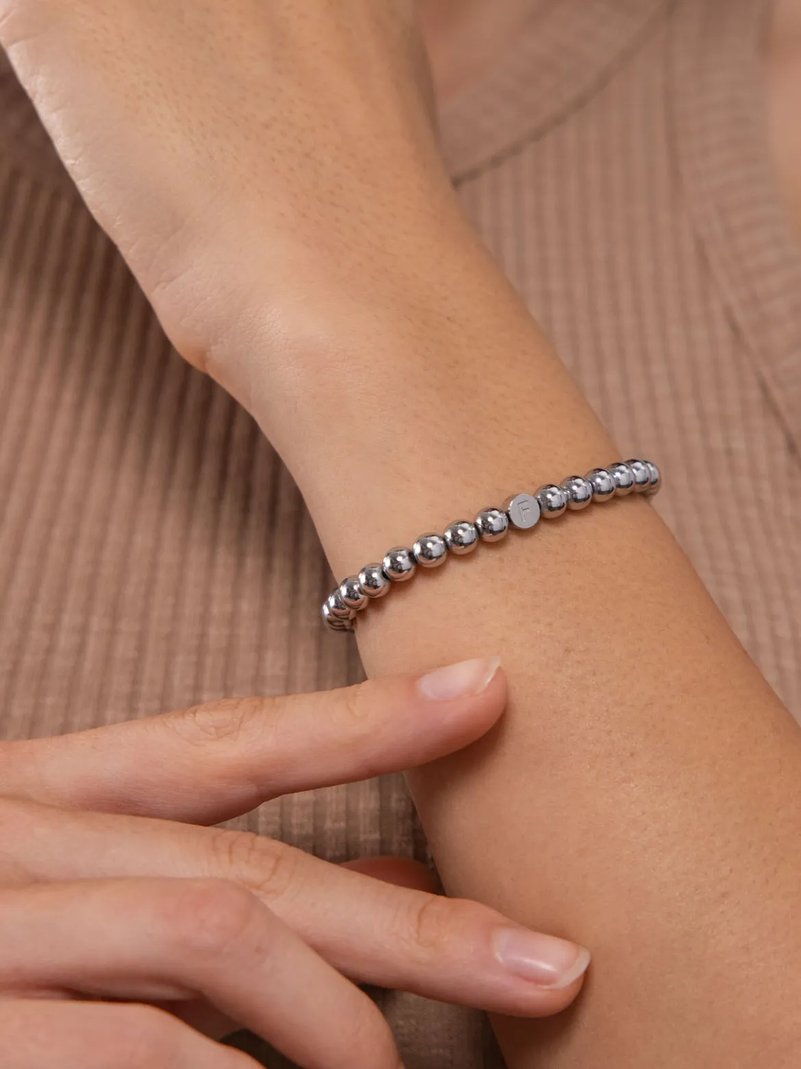 Letter F Armband