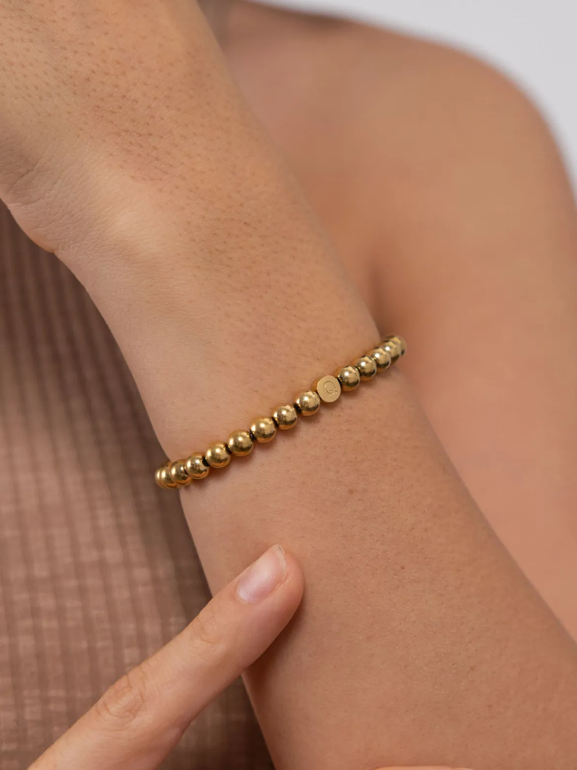 Letter Q Armband