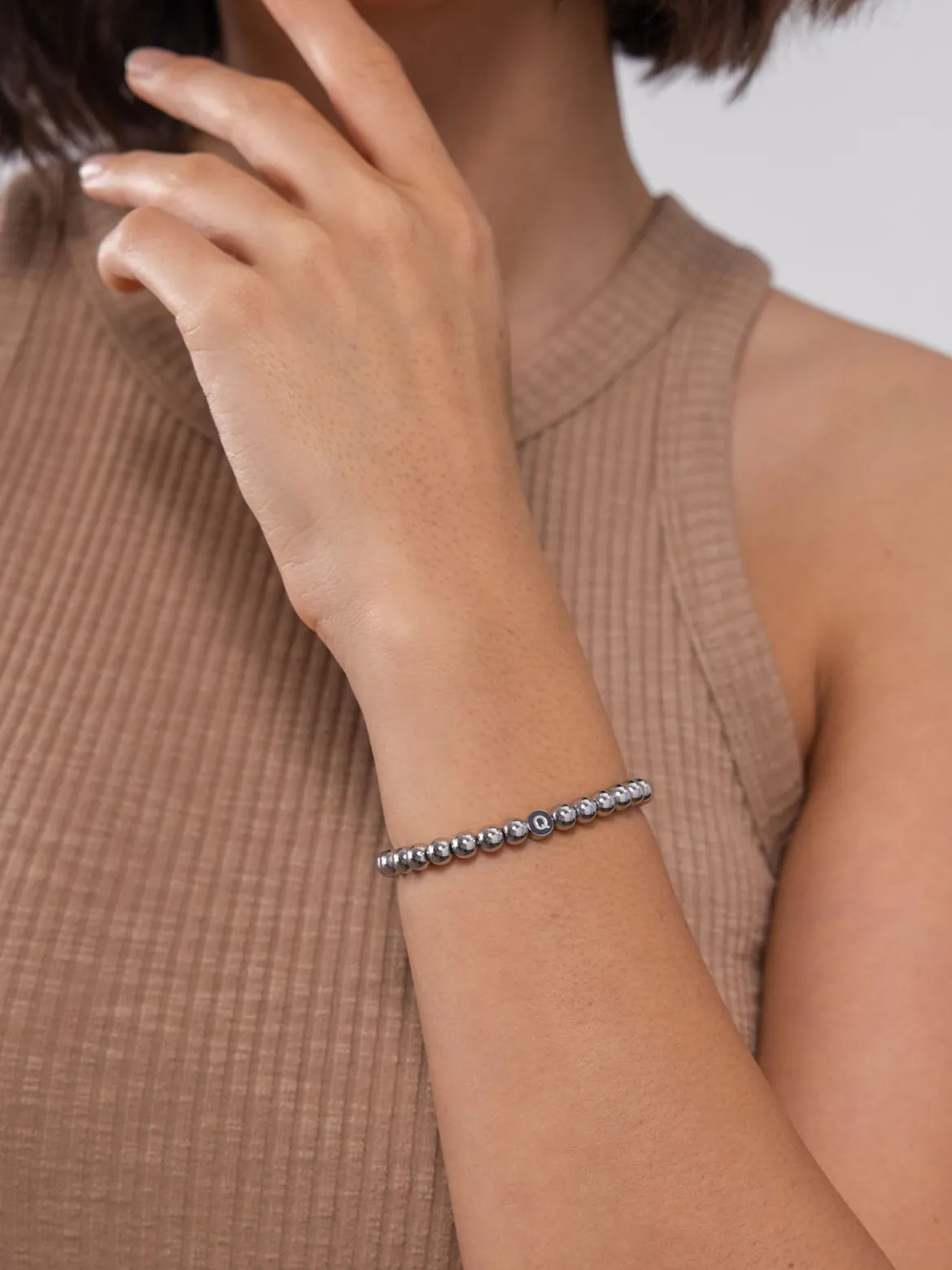 Letter Q Armband