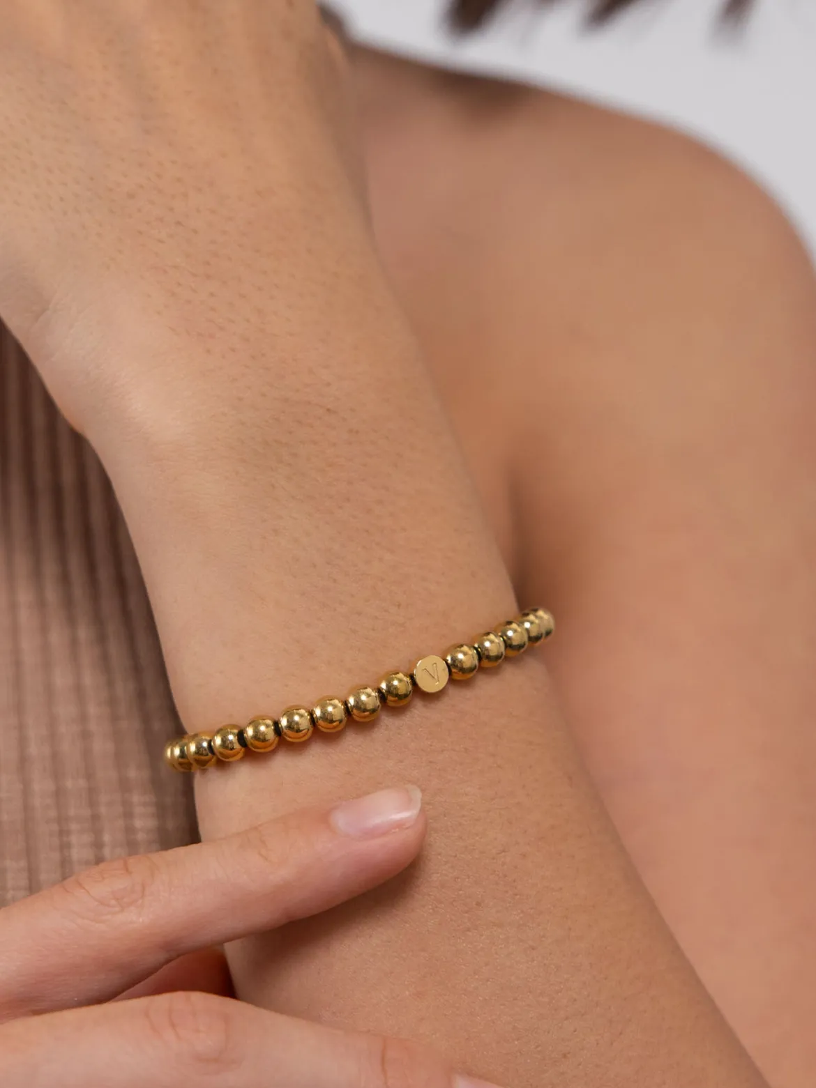 Letter V Armband