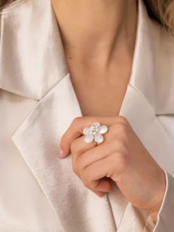 Pearly Flower Ring