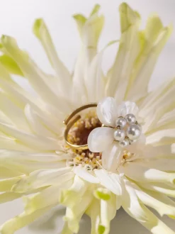 Pearly Flower Ring