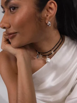 Schwarze Satin Kette