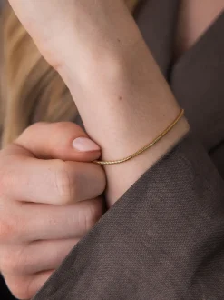 Sleek Armband